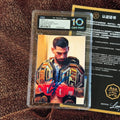 Ilia Topuria İmzalı Koleksiyon Kartı – Double Champion Edition (ASA 10 GEM MINT)